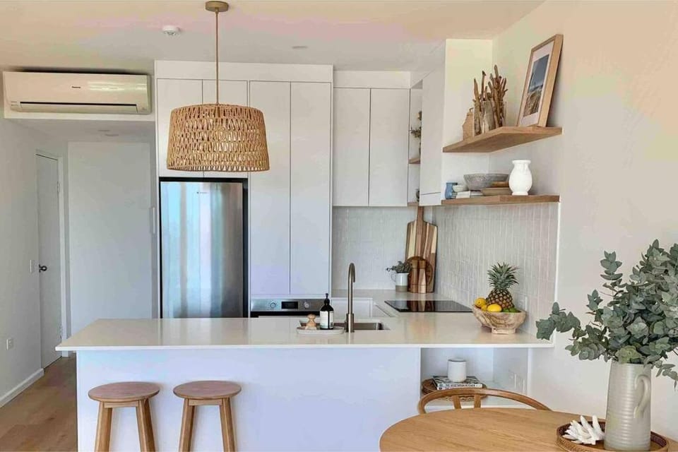 Kitchen or kitchenette, air conditioner