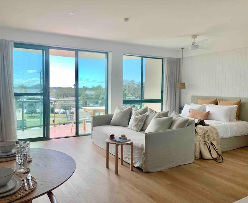 Bed, View (from property/room), Balcony/Terrace, Living room, Bedroom