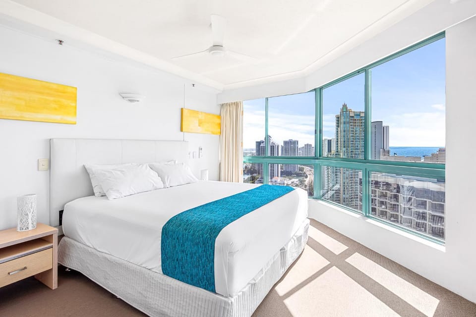 Bed, View (from property/room), Balcony/Terrace, Photo of the whole room, Bedroom, City view