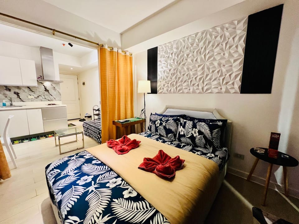 Scr AzureINetflixIBalconyIGames Apartment in Paranaque