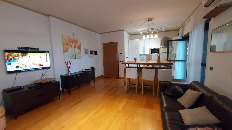 Communal lounge/ TV room, TV and multimedia, Living room, Seating area