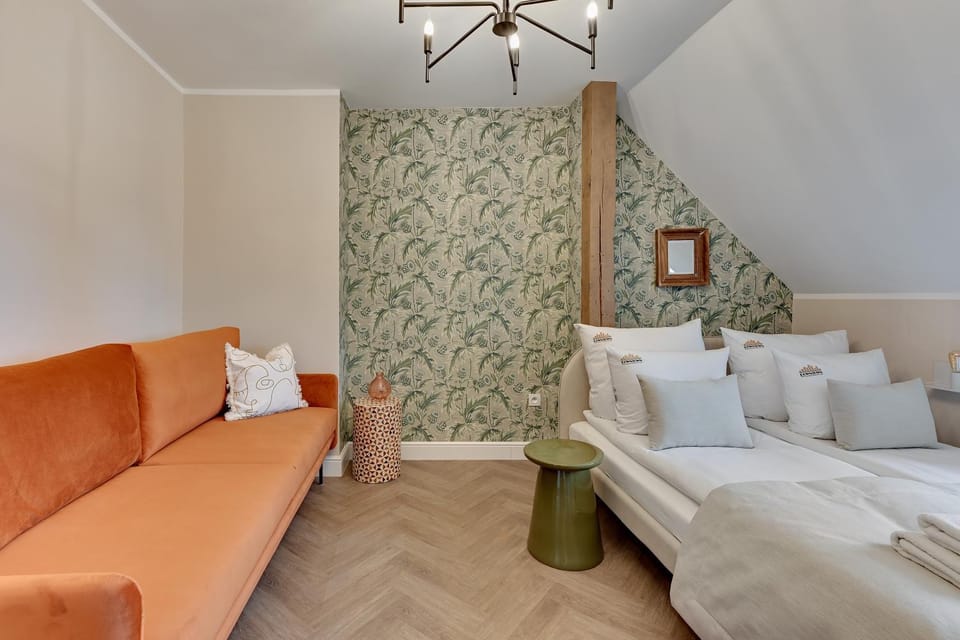 Bed, Photo of the whole room, Seating area, Bedroom