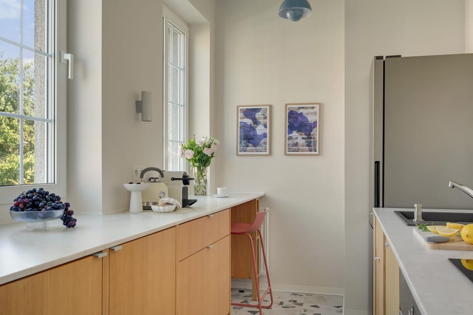Kitchen or kitchenette, oven, stove