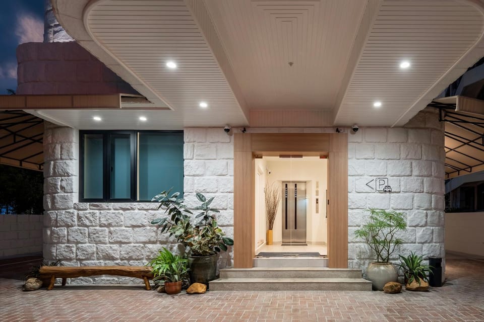 Facade/entrance