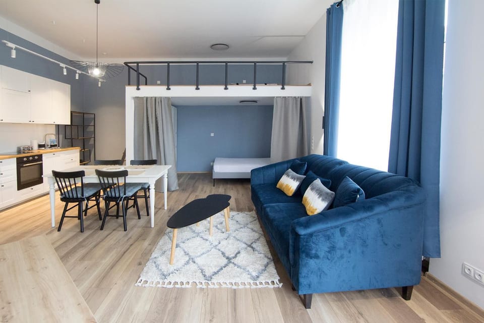 Bed, Photo of the whole room, Seating area, Bedroom