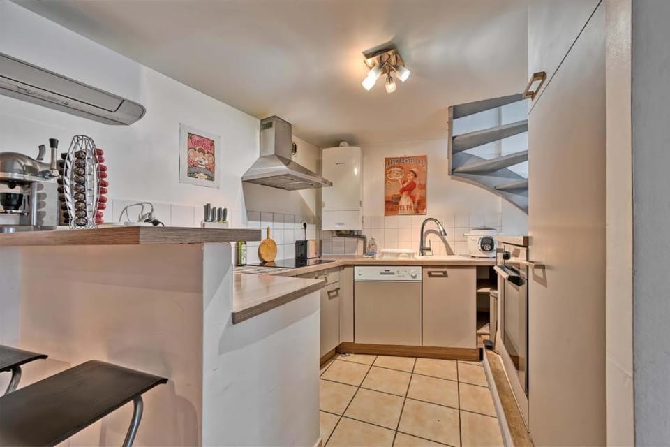 Kitchen or kitchenette, dishwasher, minibar, pet friendly, stove, toaster, air conditioner
