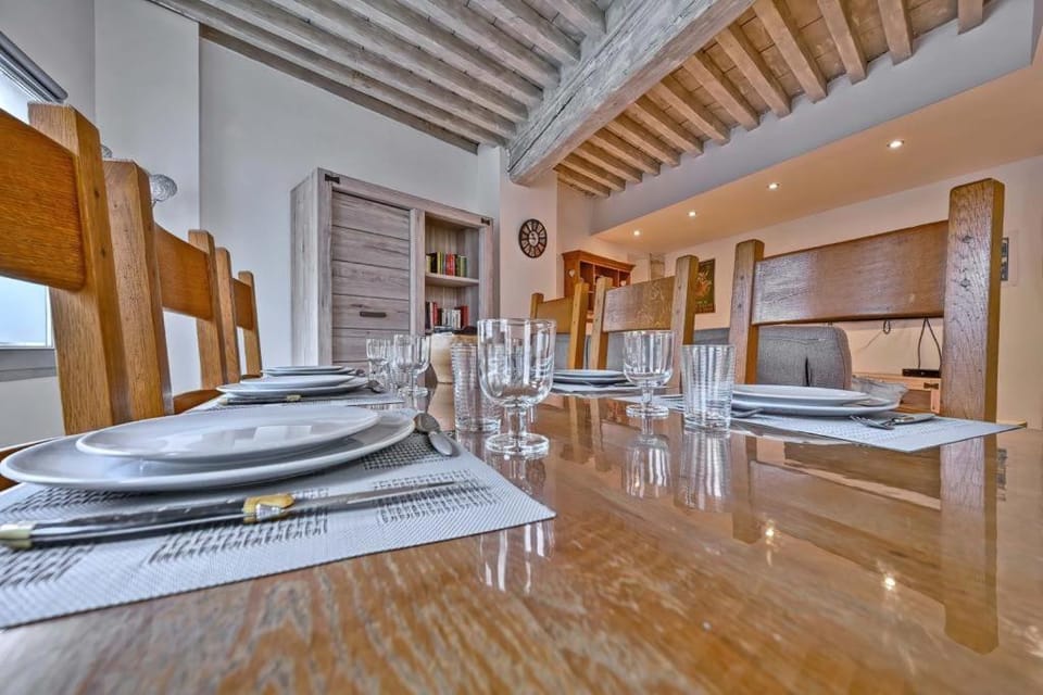 Living room, Dining area