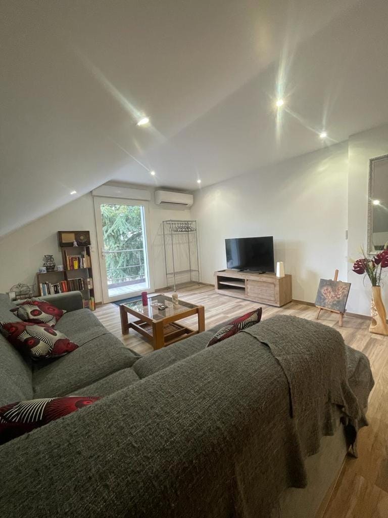 Communal lounge/ TV room, TV and multimedia, Living room, Seating area