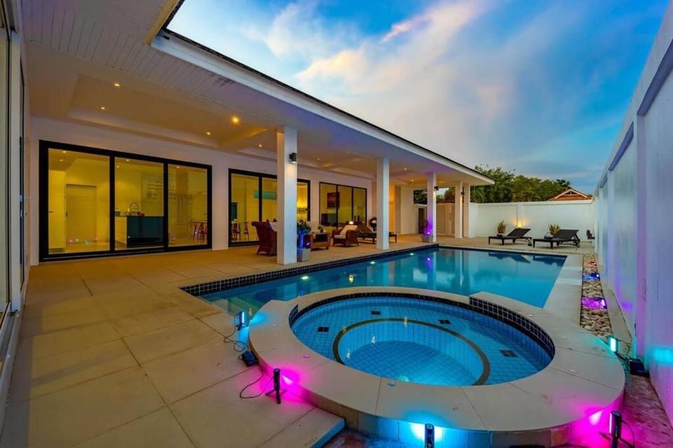 Modern Large 2 Bedroom Pool Villa PV2 Villa in Hua Hin District
