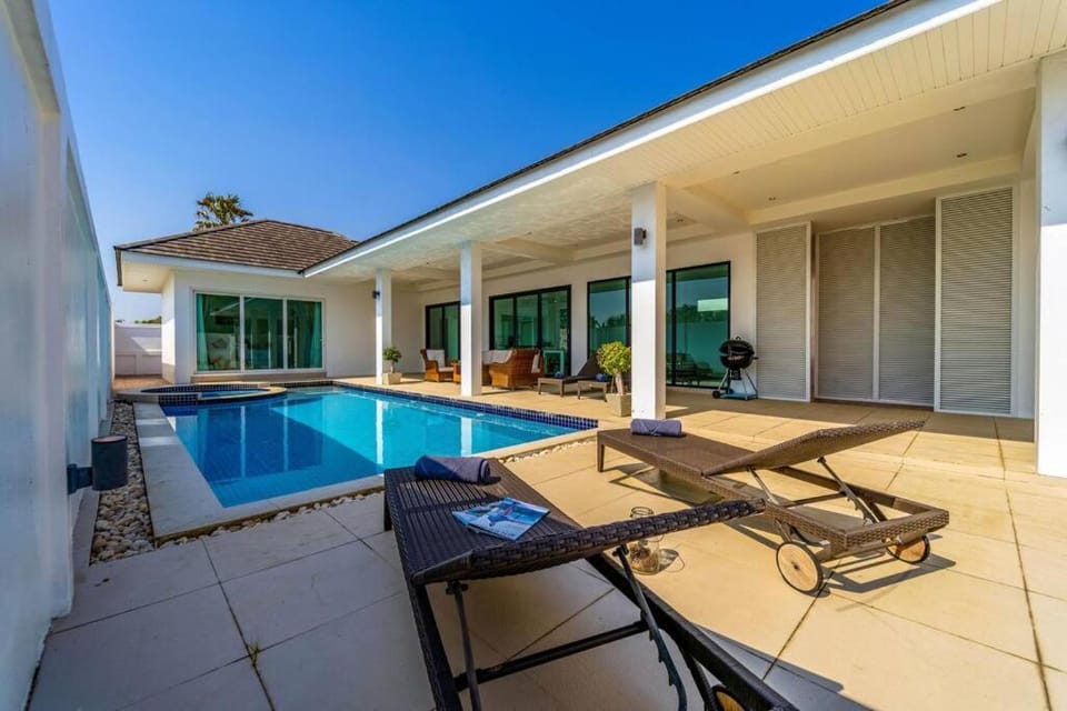 Modern Large 2 Bedroom Pool Villa PV2 Villa in Hua Hin District
