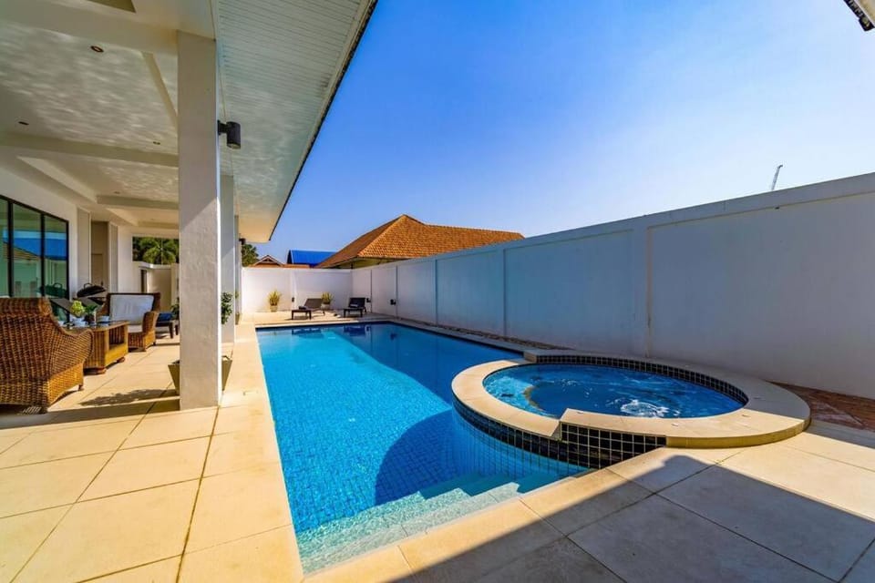 Modern Large 2 Bedroom Pool Villa PV2 Villa in Hua Hin District