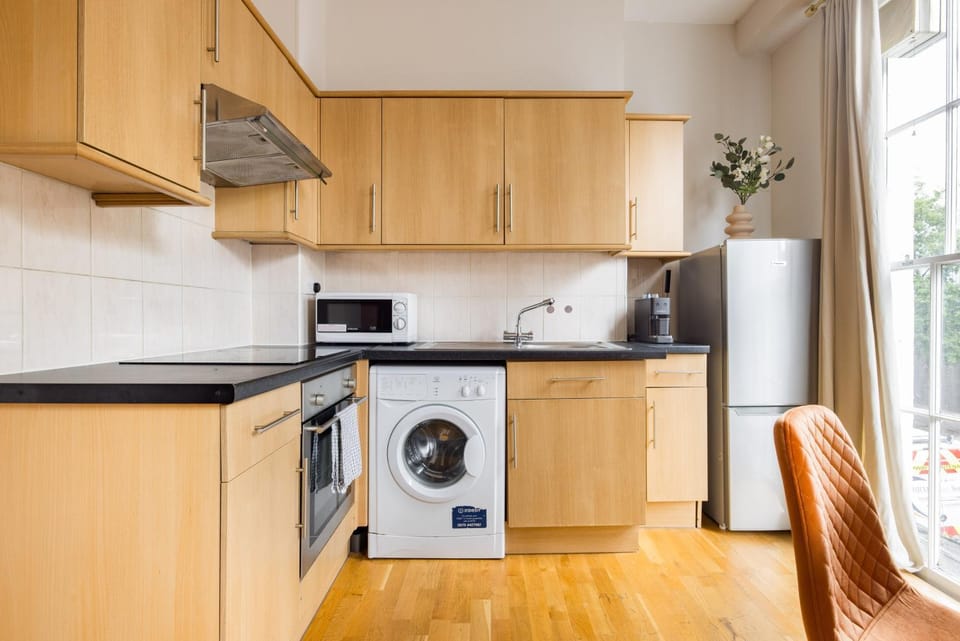 Kitchen or kitchenette, washing machine