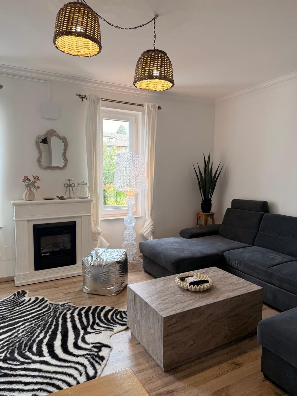 Living room, Seating area