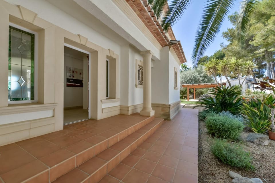 Property building, Facade/entrance, Off site