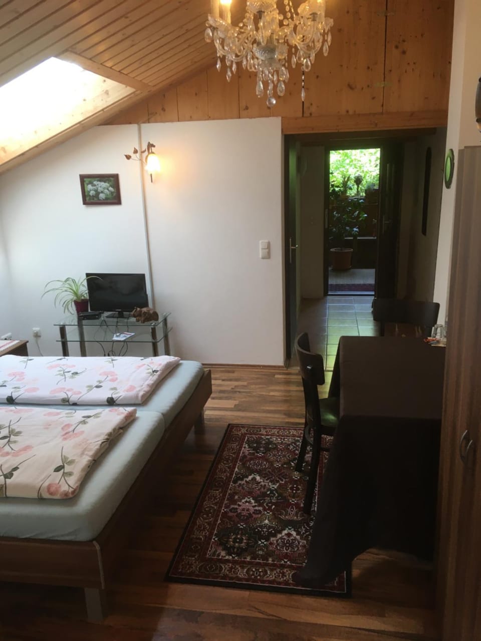 TV and multimedia, Living room, Photo of the whole room, Seating area, Dining area, Bedroom