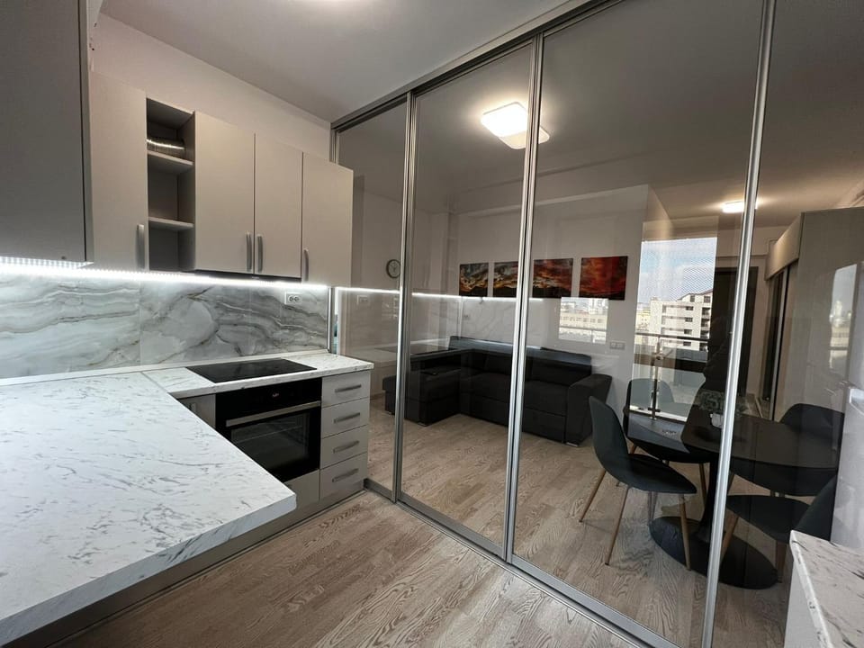 Bed, Kitchen or kitchenette, Photo of the whole room, Bedroom, minibar, pet friendly