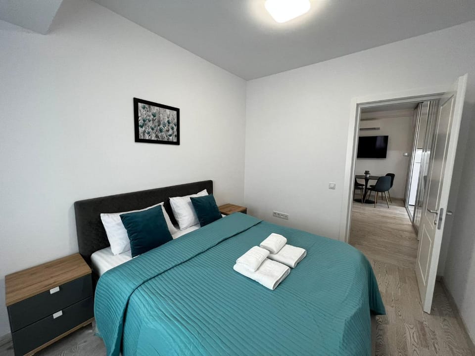 Bed, TV and multimedia, Kitchen or kitchenette, Photo of the whole room, Bedroom, towels