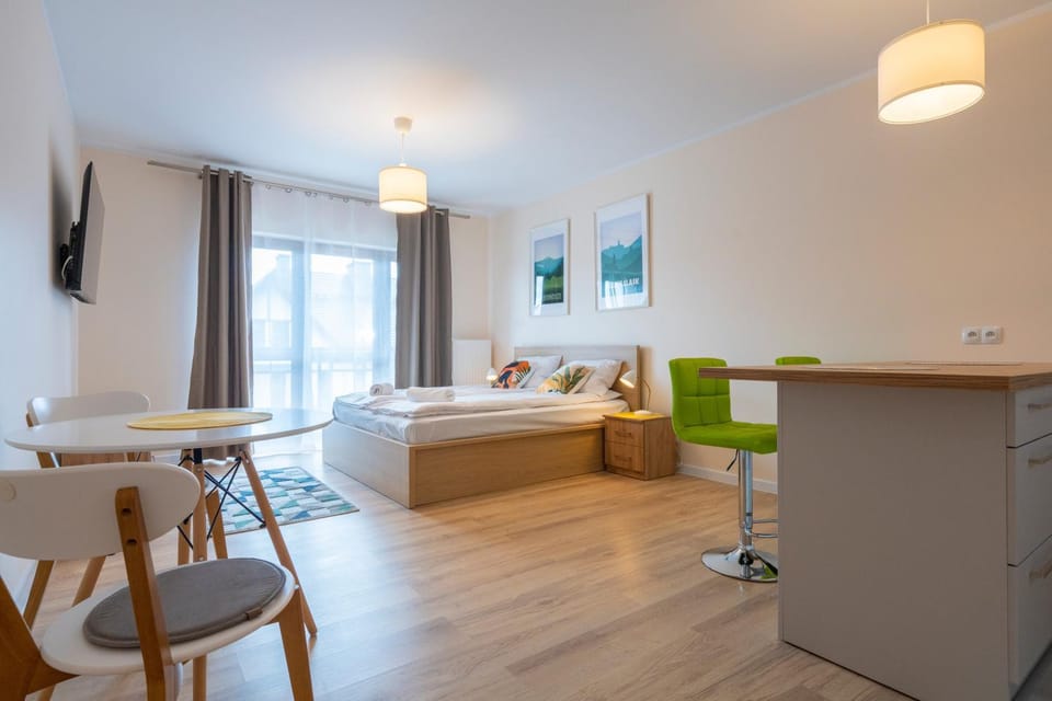 Bed, TV and multimedia, Photo of the whole room