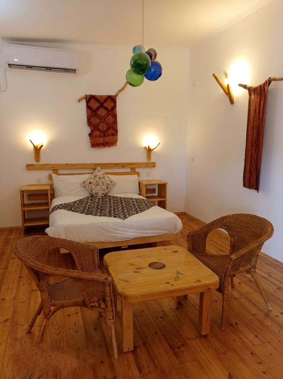 Bed, Seating area, Bedroom