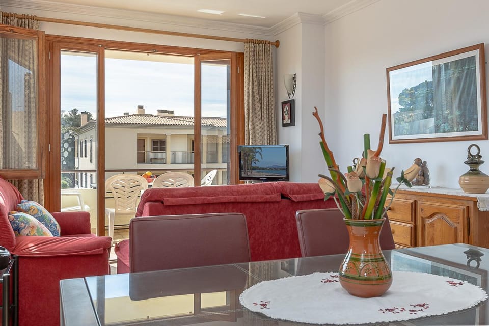 Communal lounge/ TV room, Living room