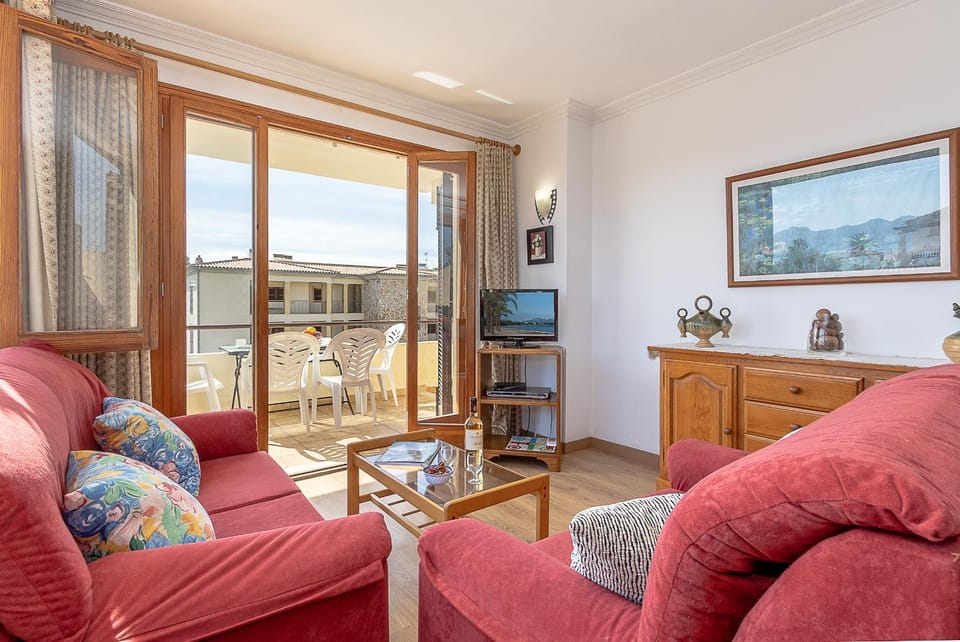 Communal lounge/ TV room, Living room
