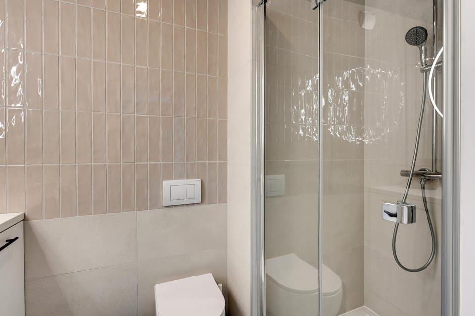 Shower, Toilet, Bathroom, Photo of the whole room, Area and facilities