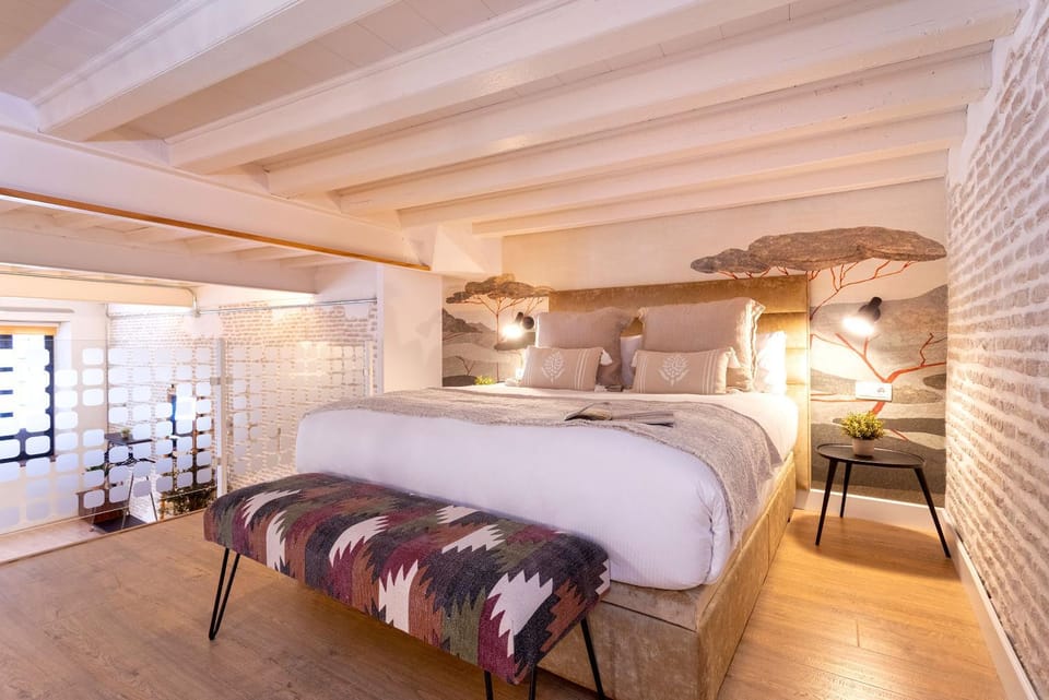 Bed, Photo of the whole room, Bedroom