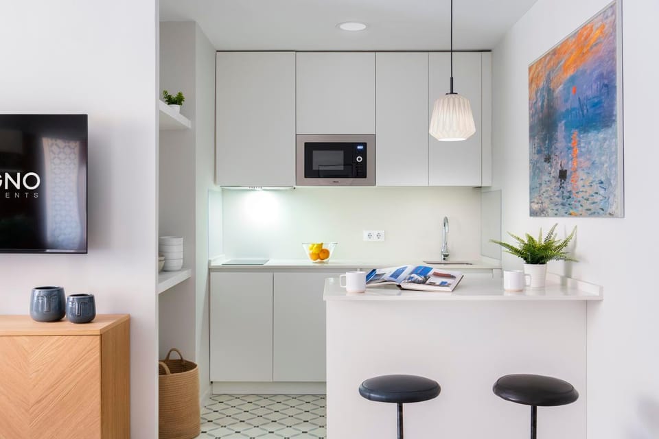 Kitchen or kitchenette, minibar, stove