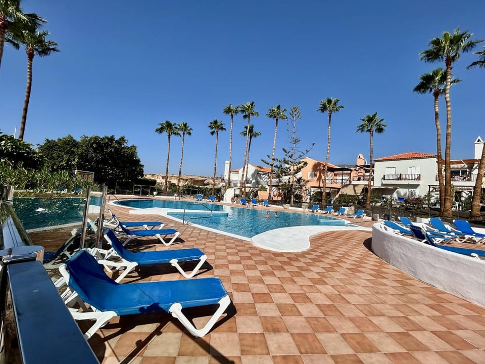 Day, Solarium, Swimming pool, sunbed