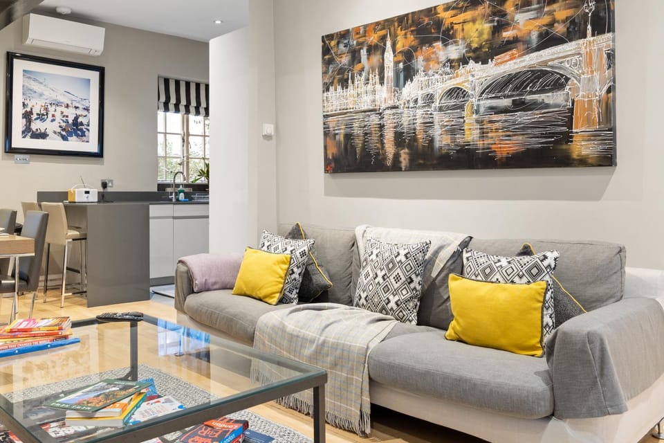 Luxurious Mews House Next to Hyde Park Apartment in City of Westminster