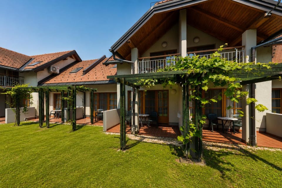 Property building, Balcony/Terrace