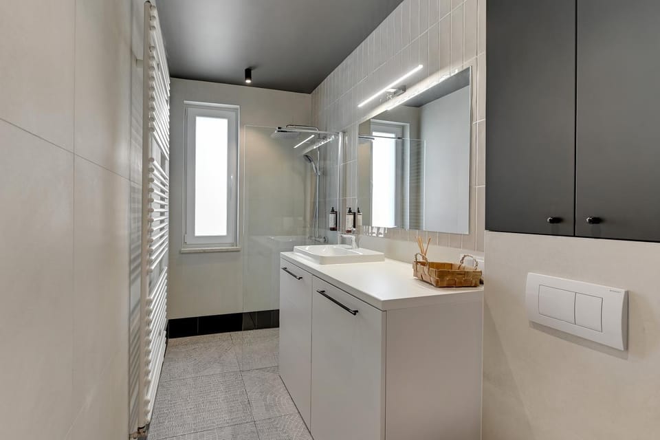 Shower, Toilet, Bathroom, Photo of the whole room, Area and facilities