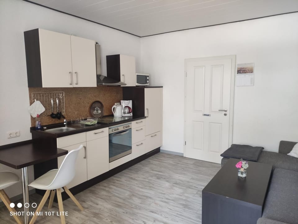 Kitchen or kitchenette, Living room