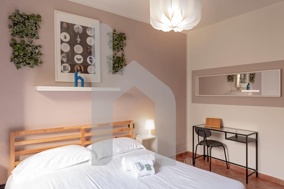 Bedroom, towels