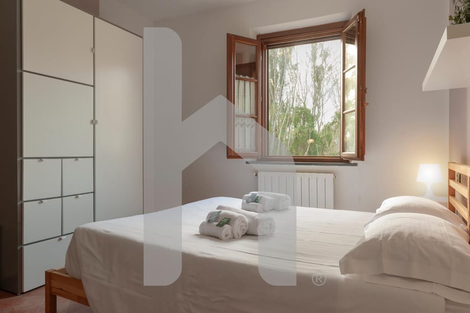 Bedroom, towels
