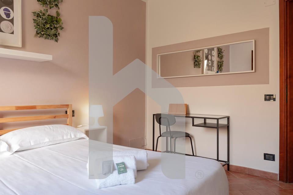 Bedroom, towels