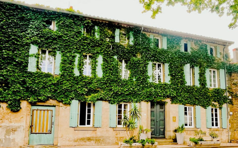 "La Belle Dame sans Regrets" Domaine de charme avec piscine chauffée, sauna et espace Bien-être entre Narbonne et Carcassonne Bed and Breakfast in Occitanie