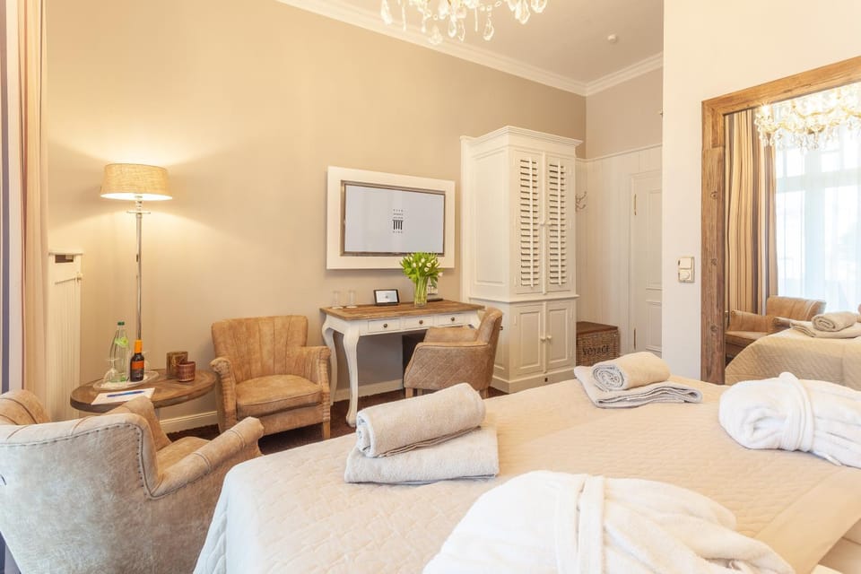 TV and multimedia, Photo of the whole room, Seating area