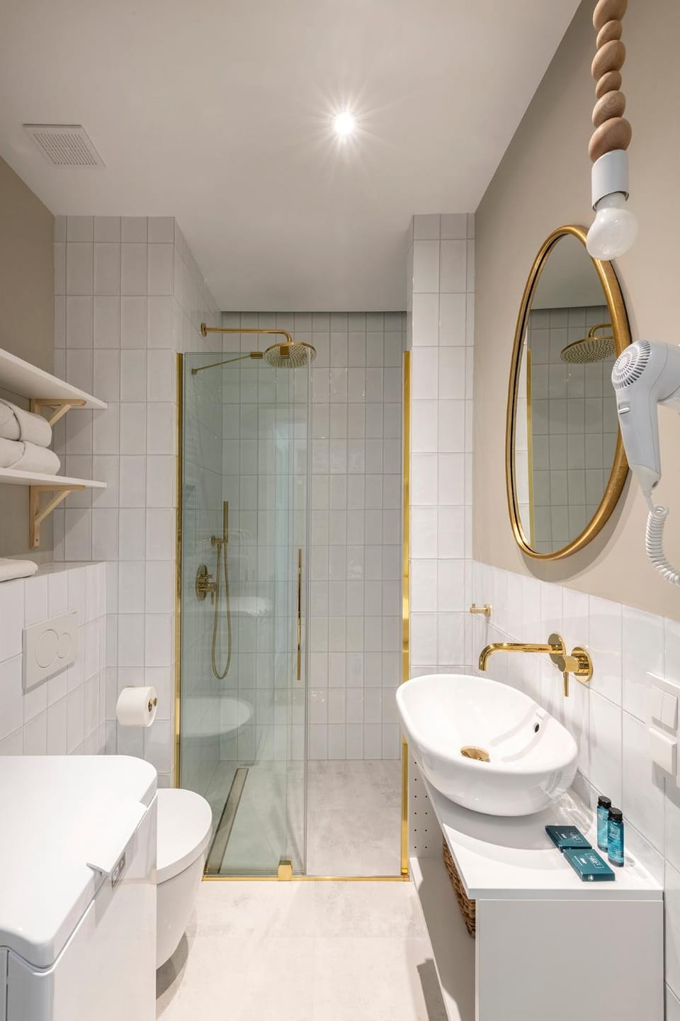 Shower, Toilet, Bathroom, towels, washing machine