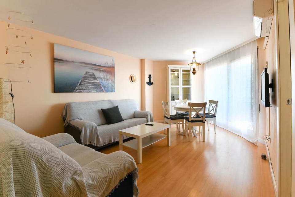 AT066 Primera línea, reformado, vista playa Apartment in Torredembarra