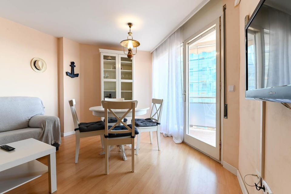 AT066 Primera línea, reformado, vista playa Apartment in Torredembarra