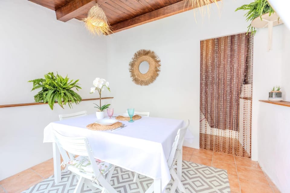 Patio, Solarium, Seating area, Dining area, Sunrise, Sunset, laundry