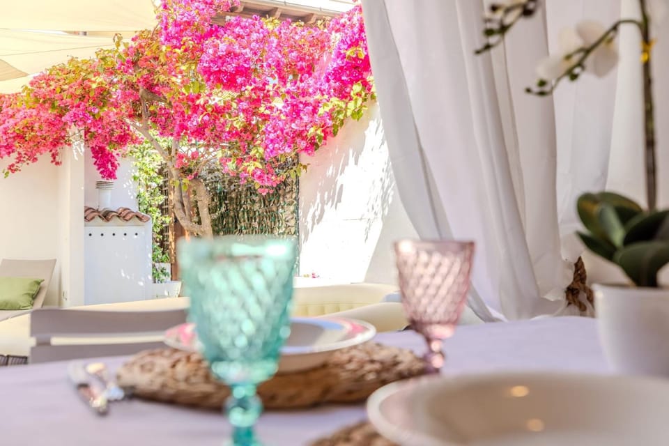 Garden, Living room, Seating area, Dining area