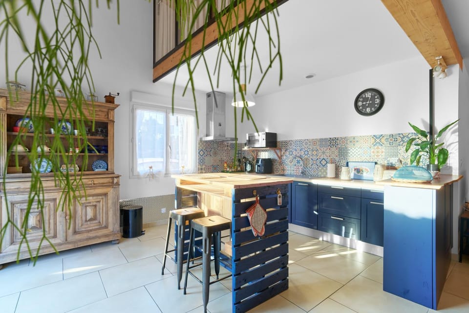 Kitchen or kitchenette, Living room