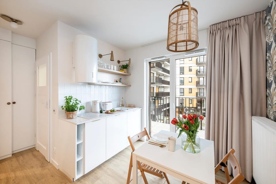 Kitchen or kitchenette, Dining area, stove