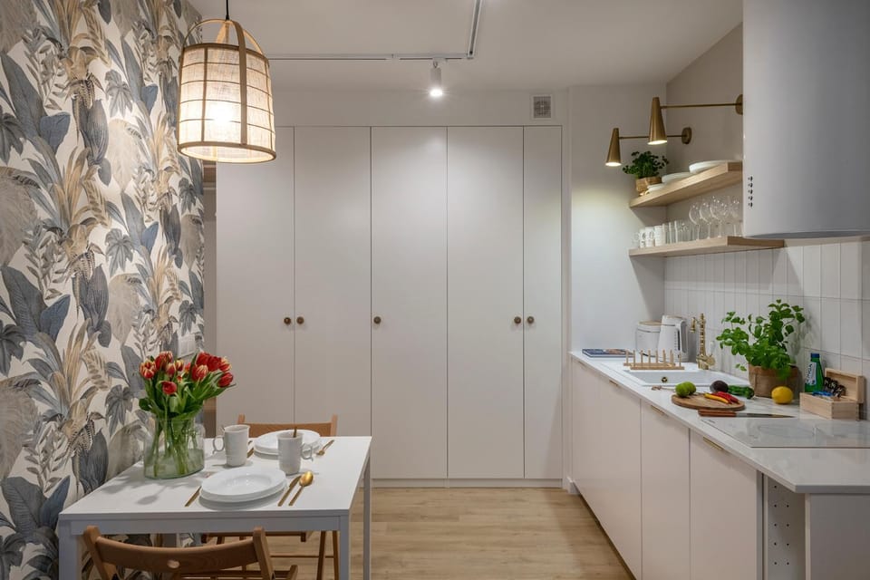 Kitchen or kitchenette, Dining area, wardrobe