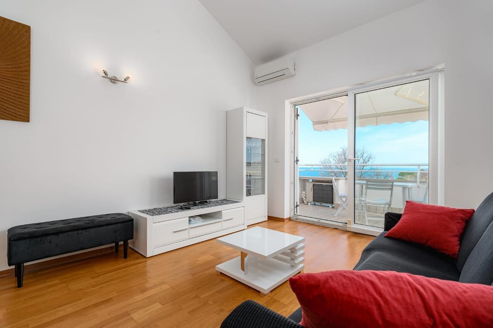 TV and multimedia, Living room, Seating area, air conditioner