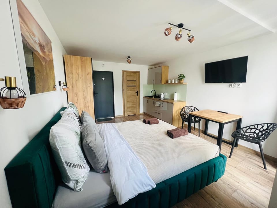 Bed, View (from property/room), Kitchen or kitchenette, Dining area, towels, kitchen