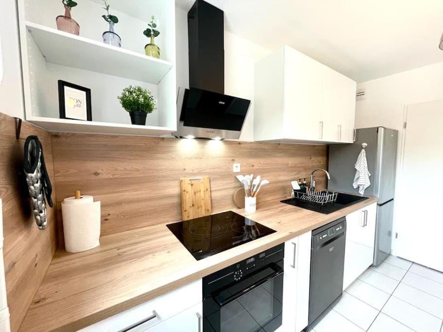 Kitchen or kitchenette, dishwasher, minibar, pet friendly, stove, toaster