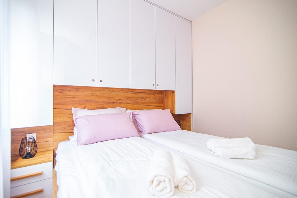 Bed, Photo of the whole room, Bedroom, towels, wardrobe